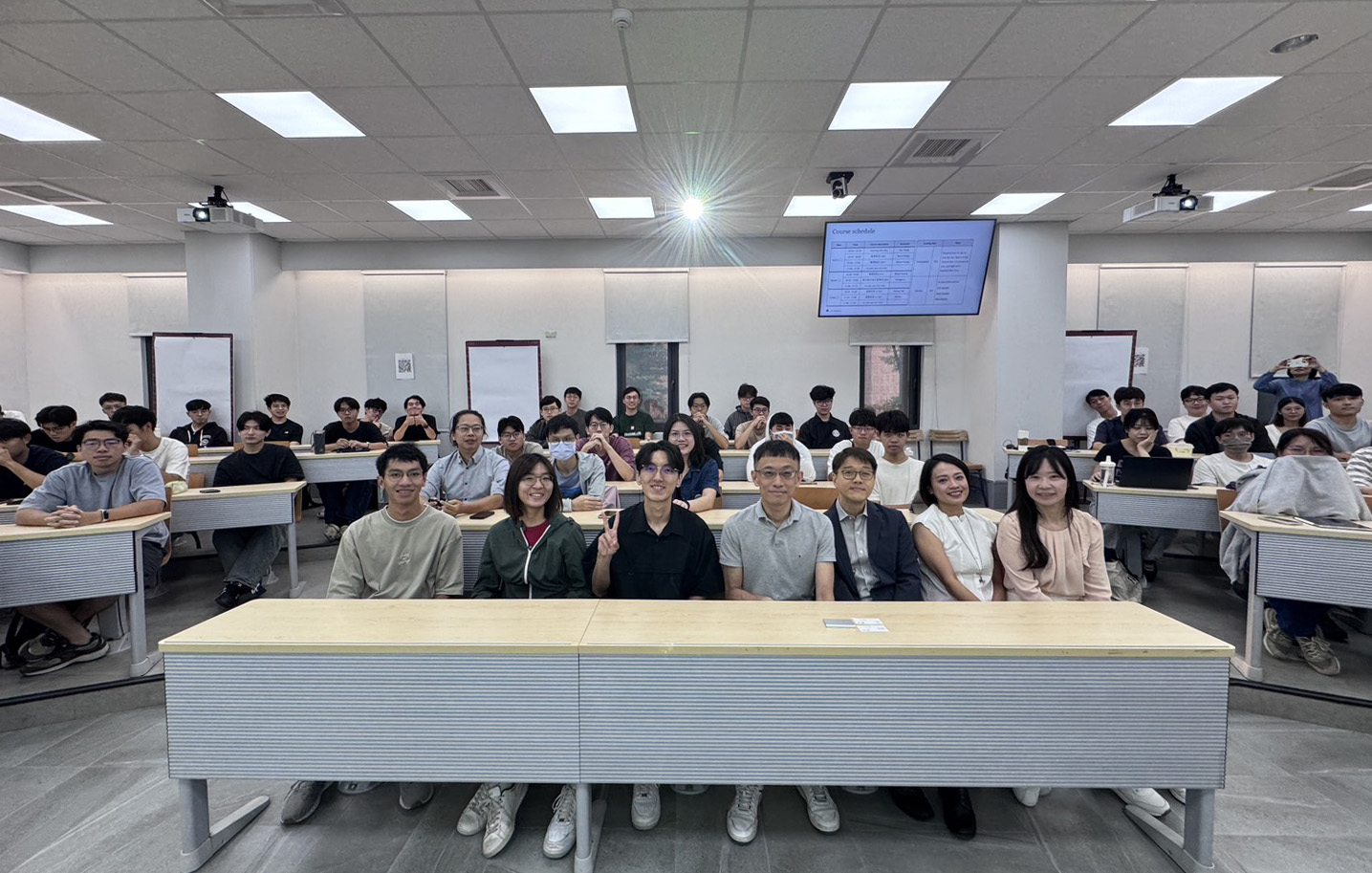 科林研發與國立成功大學智慧半導體及永續製造學院合作開設「半導體製程技術原理與應用」課程。